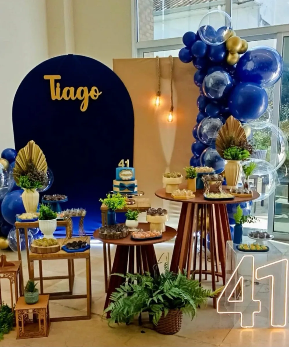 Festa adulta em azul marinho e dourado